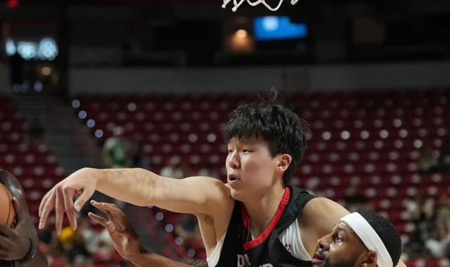 完美首秀！杨瀚森轰10+4+5+3引爆热议：中国约基奇