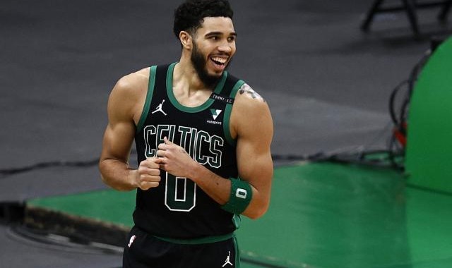 开云体育官方网站-高难度上篮准绝杀奇才 塔图姆神奇表现让对手赞叹