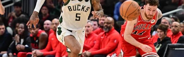 开云官方网站-为何底薪加盟雄鹿？小特伦特：能搭档两位75大巨星