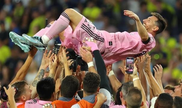 开云登录入口-42场决赛赢31场 夺冠之外梅西还当选MVP和金靴