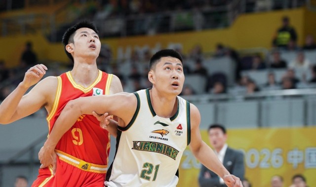 开云官方网站-不该回辽篮！25岁前锋又被弃用，场均1.8分，杨鸣重新启用李晓旭