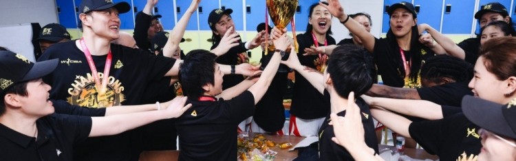 kaiyun sports-尘埃落定，举杯同庆！所有的汗水与热泪，都在此刻化为圆满