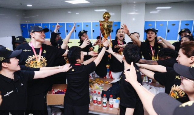 kaiyun sports-尘埃落定，举杯同庆！所有的汗水与热泪，都在此刻化为圆满