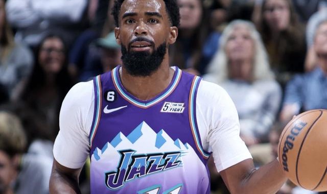 开云体育官方网站-爵士开局表现远超预期 康利：每个人都想证明自己