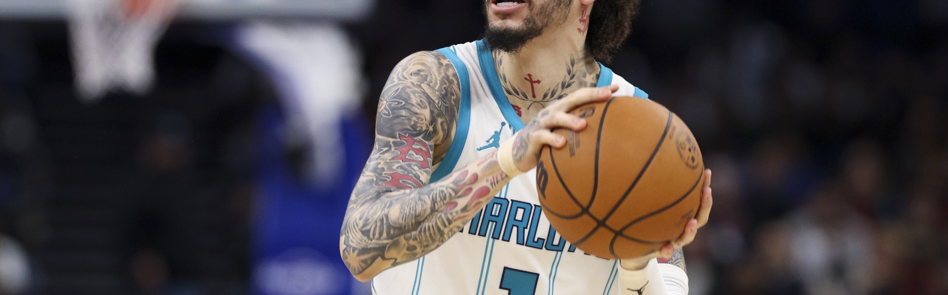 kaiyun sports-稳住别浪！三球半场12中7&amp;三分7中4砍20分5板3助 首节独揽13分