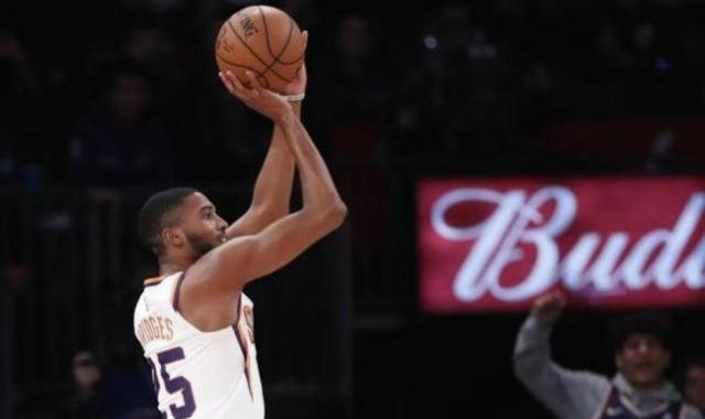 开云体育官方网站-布里奇斯生涯新高全队失误仅3次 太阳再登西部第1