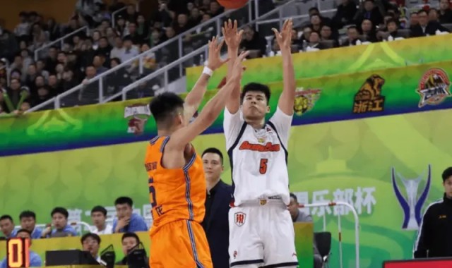 开云体育官方网站-媒体人：上海广东锋线差距过大，广东应抓住窗口期升级阵容